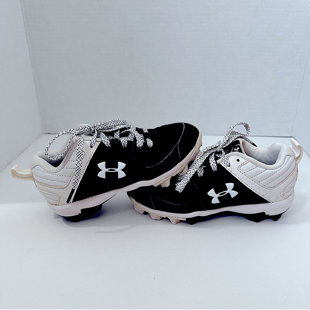 Under armour low lead off baseball cleats, unisex